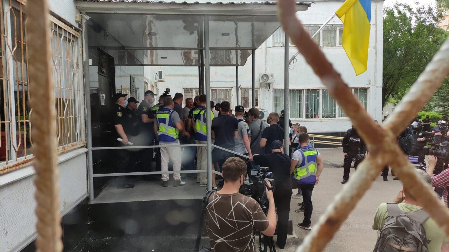 В Харькове возле райсуда произошла потасовка