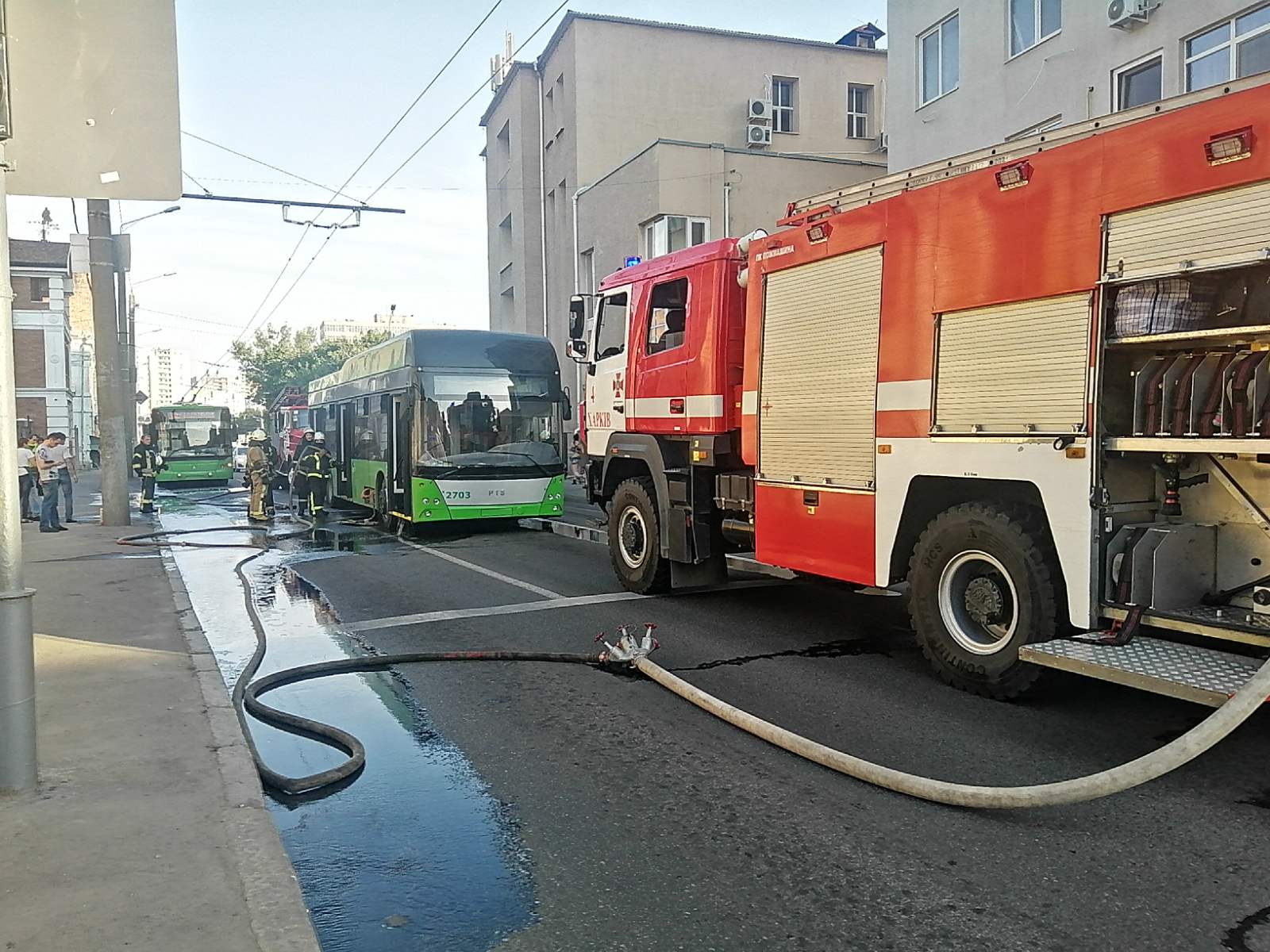 В Харькове во время движения загорелся троллейбус