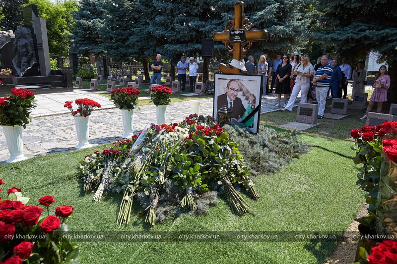 У Харкові на могилі Кернеса встановлять його ростову скульптуру (відео)