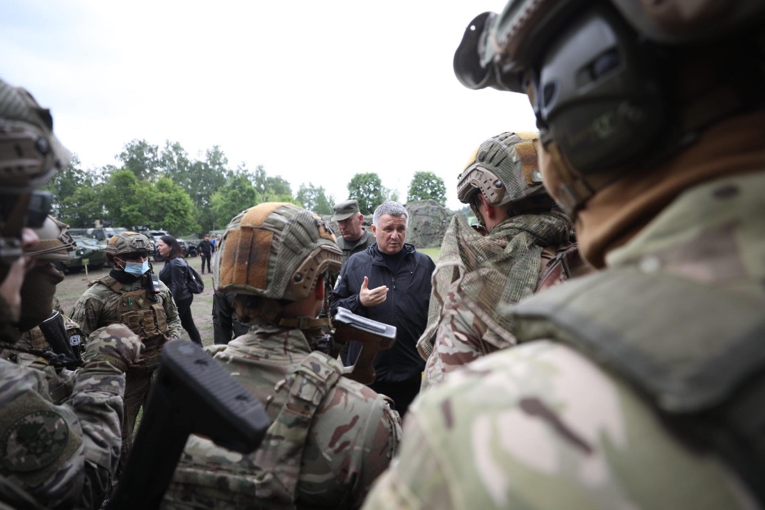 Аваков побывал на учениях в Харьковской области и заявил о готовности отразить агрессию