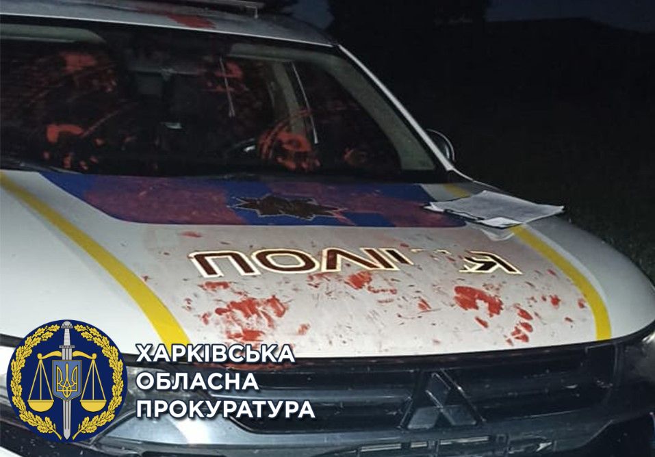 На Харьковщине парень повредил служебный автомобиль, а потом ударил в лицо полицейского - прокуратура (видео)