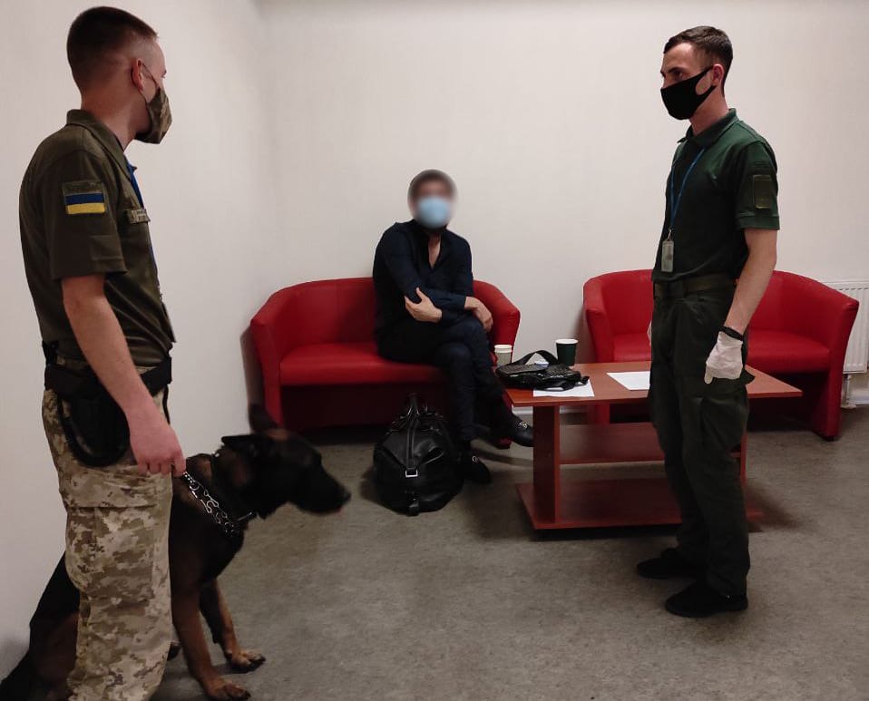 В харьковском аэропорту пограничники задержали россиянина, который совершил убийство