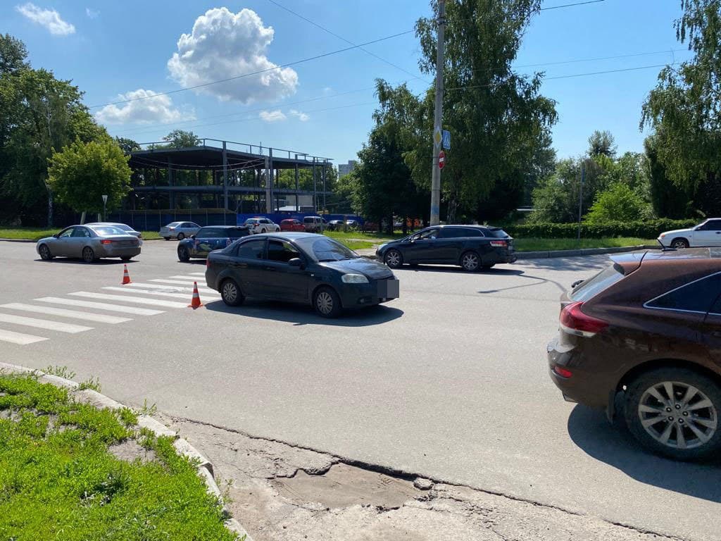 В Харькове на пешеходном переходе сбили женщину