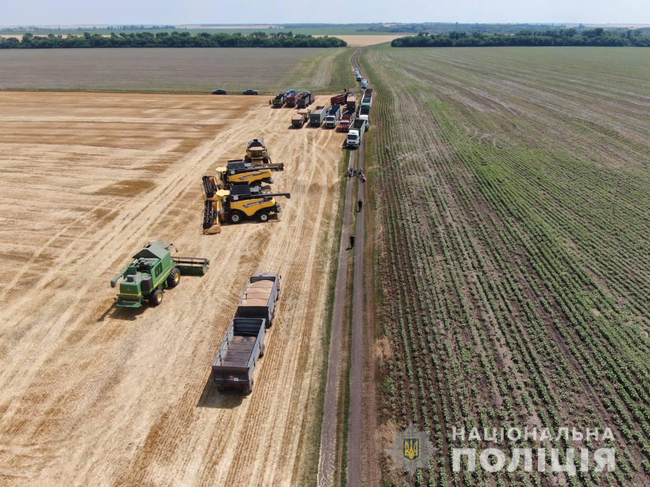 В Харьковской области полицейские остановили сбор урожая пшеницы