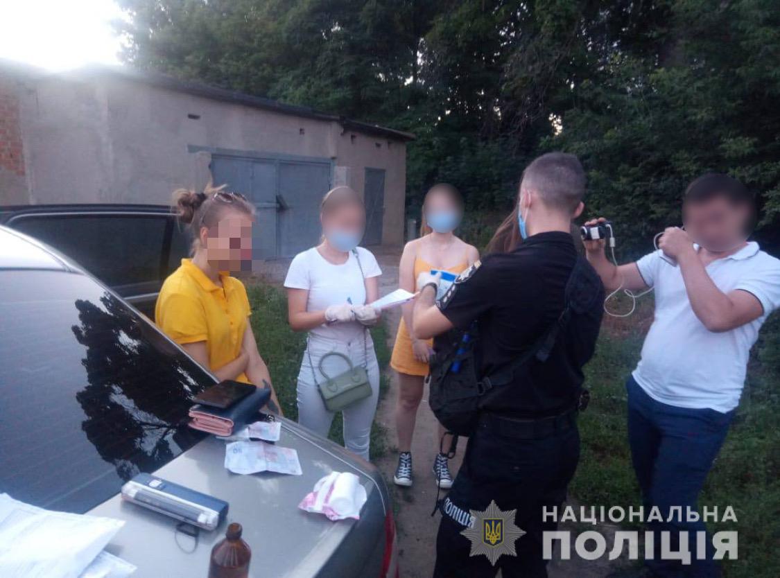 На Харьковщине полиция разоблачила преступную группировку, которая занималась сбытом наркотиков