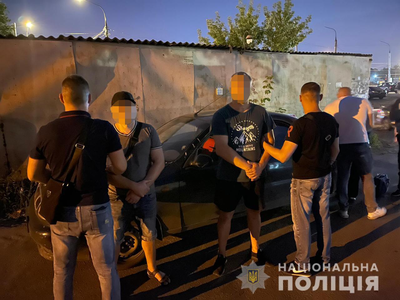 В Харькове задержали двух «сканеристов», которые обворовывали автомобили