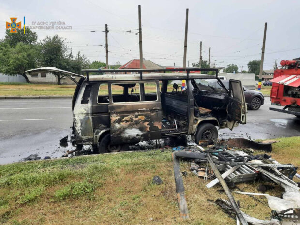 В Харькове во время движения загорелся автомобиль