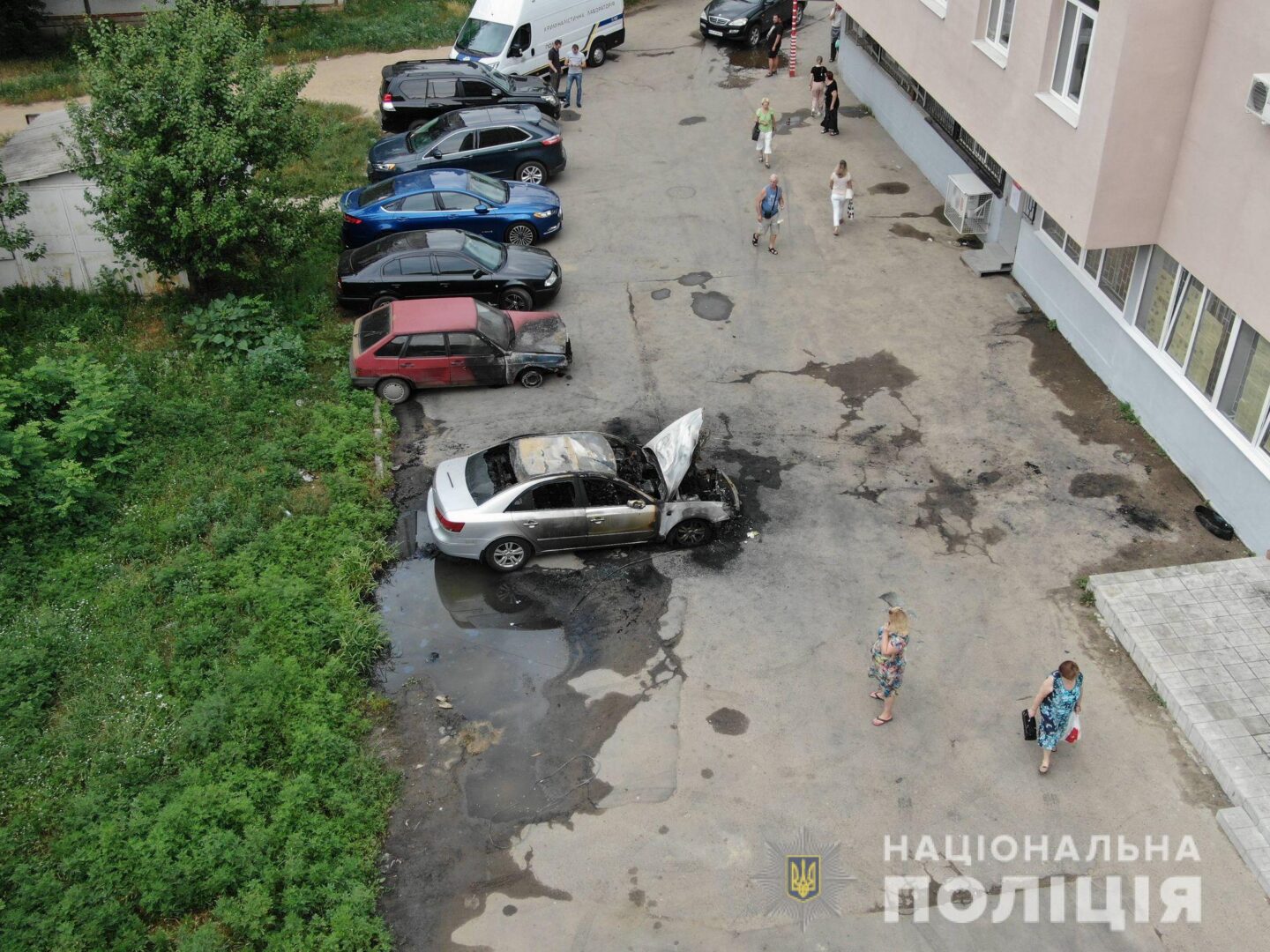 На Алексеевке горели два авто: полиция открыла уголовное производство