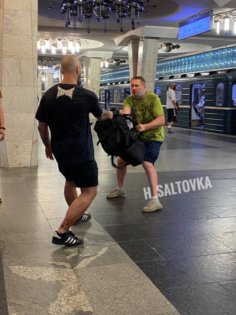 В харьковском метро подрались мужчины: полиция открыла уголовно дело