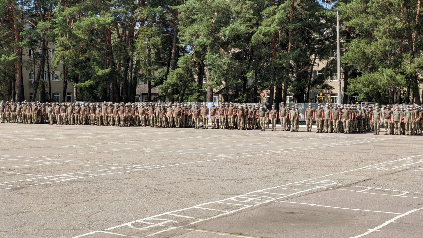 После выполнения боевых задач в зоне проведения ООС в Харьковскую область вернулись бойцы 92 ОМБр