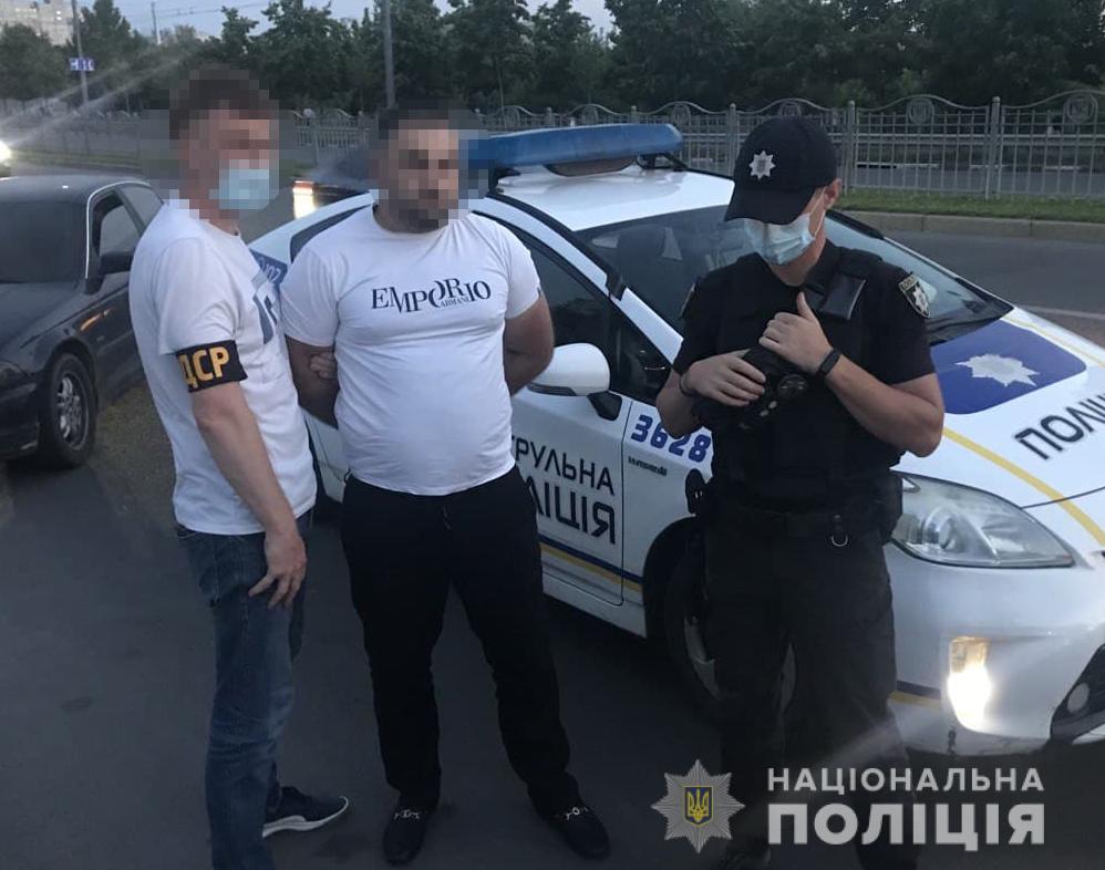 В Харькове задержали группу серийных воров, которые "специализировались" на офисных помещениях