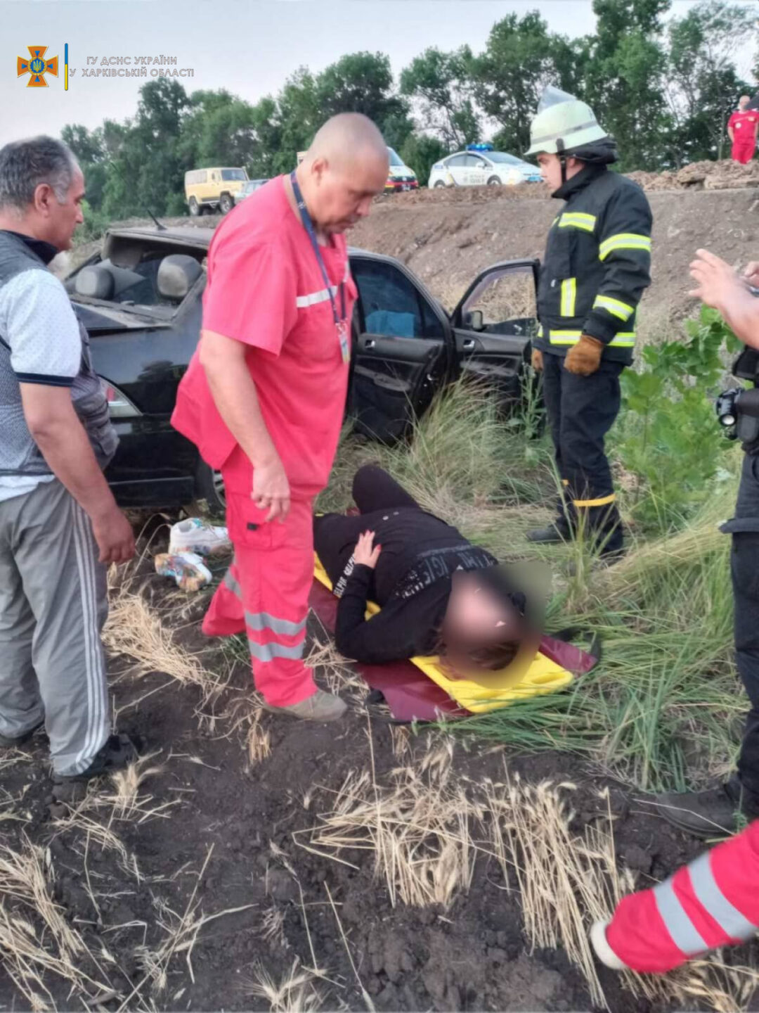 В Харькове автомобиль вылетел с дороги в кювет: пострадала пассажирка