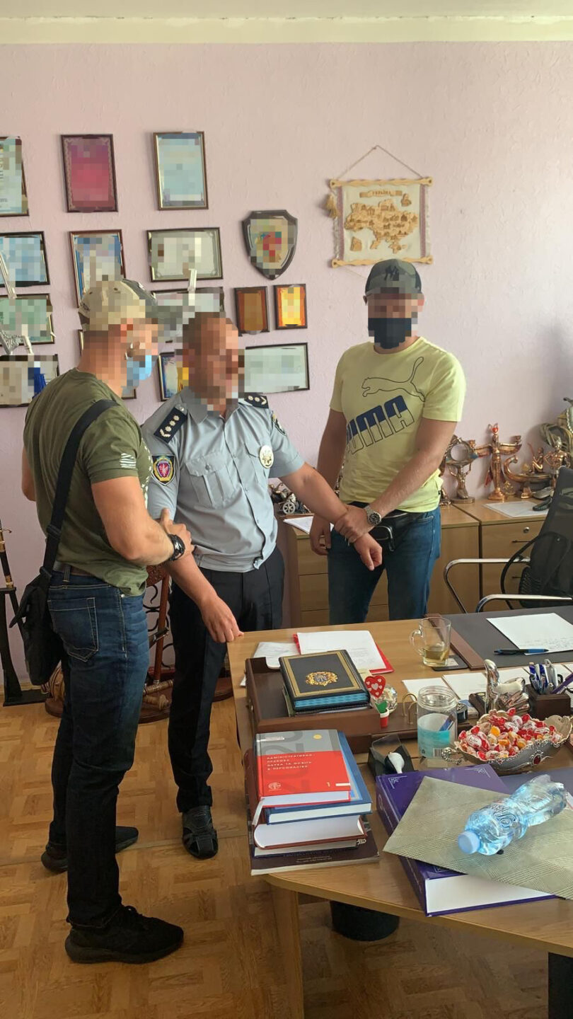 В Харькове задержали декана ХНУВД, который требовал взятку за поступление в аспирантуру