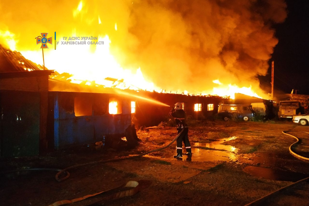 Под Харьковом сгорел мебельный цех