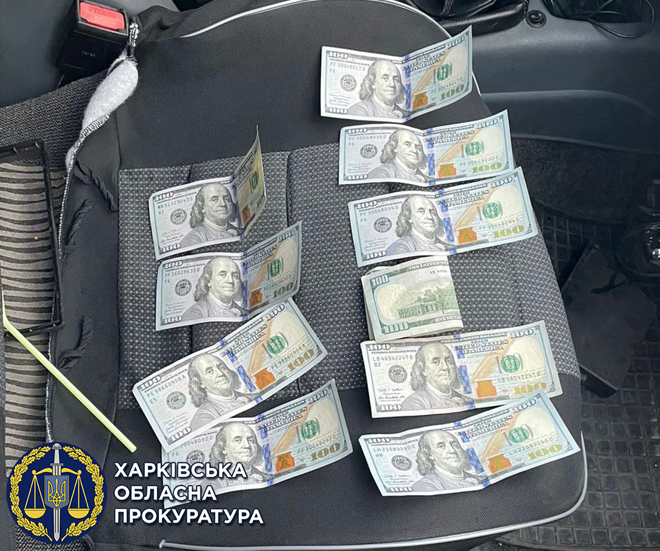 1000 долларов США за непривлечение к уголовной ответственности: в Харькове задержали капитана полиции