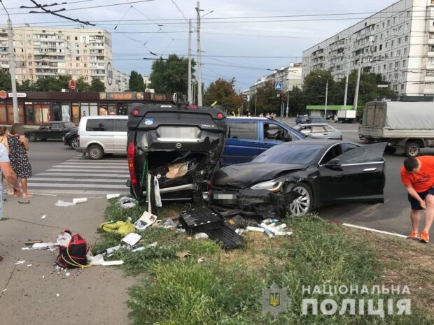 В кирове перевернулся автомобиль