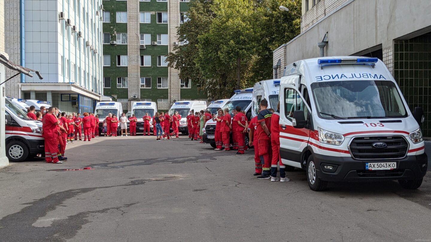 Подразделениям экстренной медицинской помощи Харьковщины передали 17 новых карет «скорой»