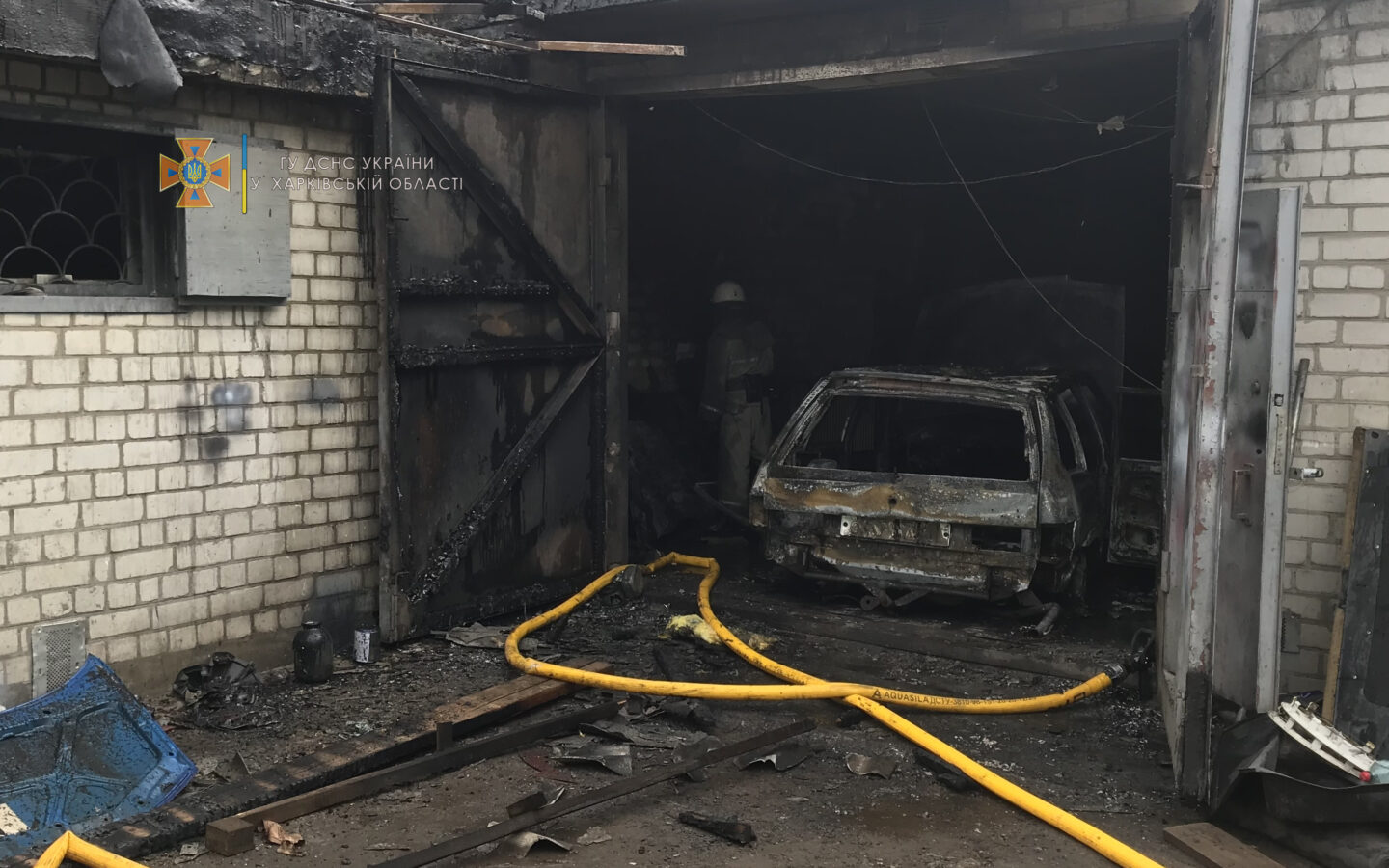 В Харькове в гараже сгорел автомобиль