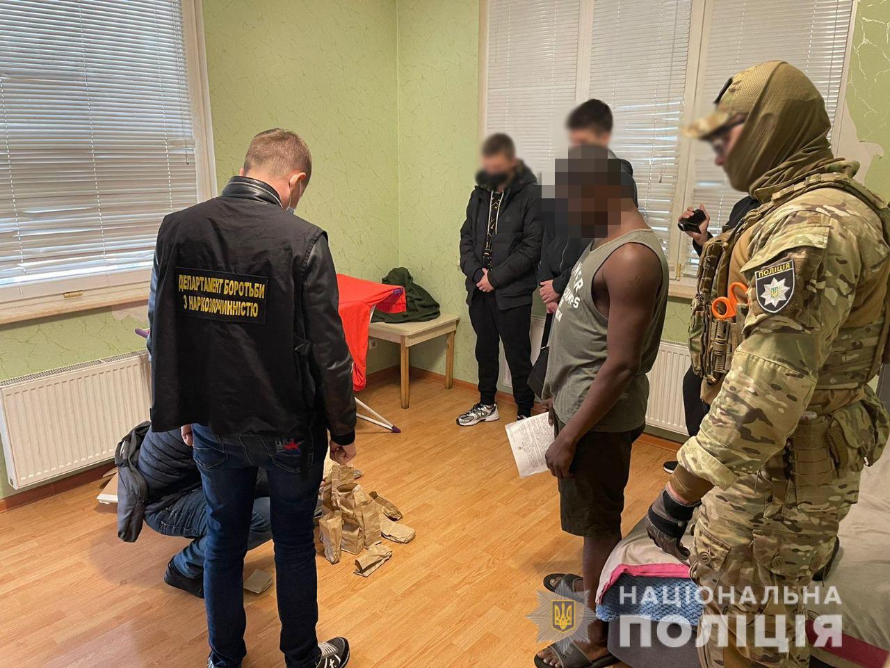 В Харькове разоблачили гражданина Нигерии в незаконном изготовлении и хранении каннабиса