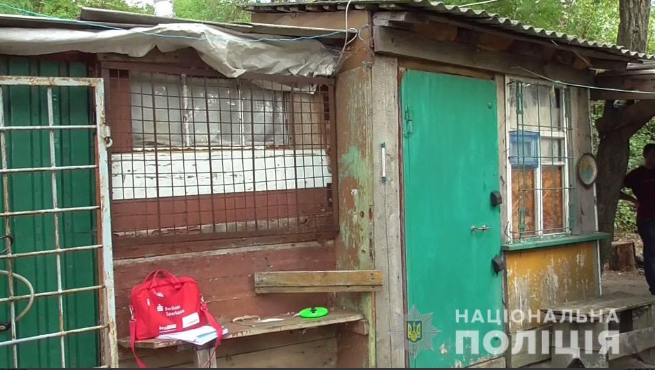 На Харьковщине мужчина самовольно построил сооружение на берегу водохранилища