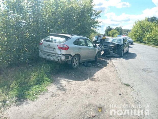 Под Харьковом в результате лобового столкновения автомобилей погибла женщина