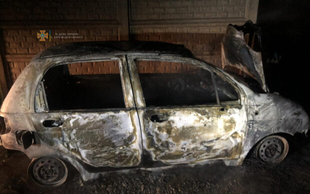 В Харькове из-за неисправности проводки сгорел автомобиль