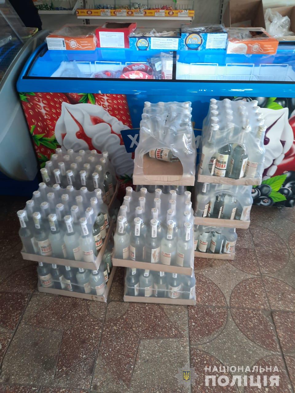 В Харьковской области в магазине изъяли 100 литров алкоголя, который продавался без лицензии