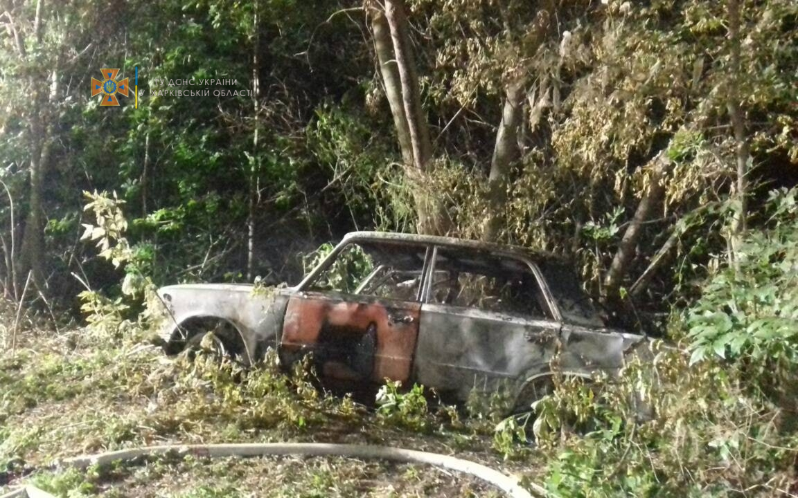 На Харьковщине в сгоревшем автомобиле обнаружили тело человека