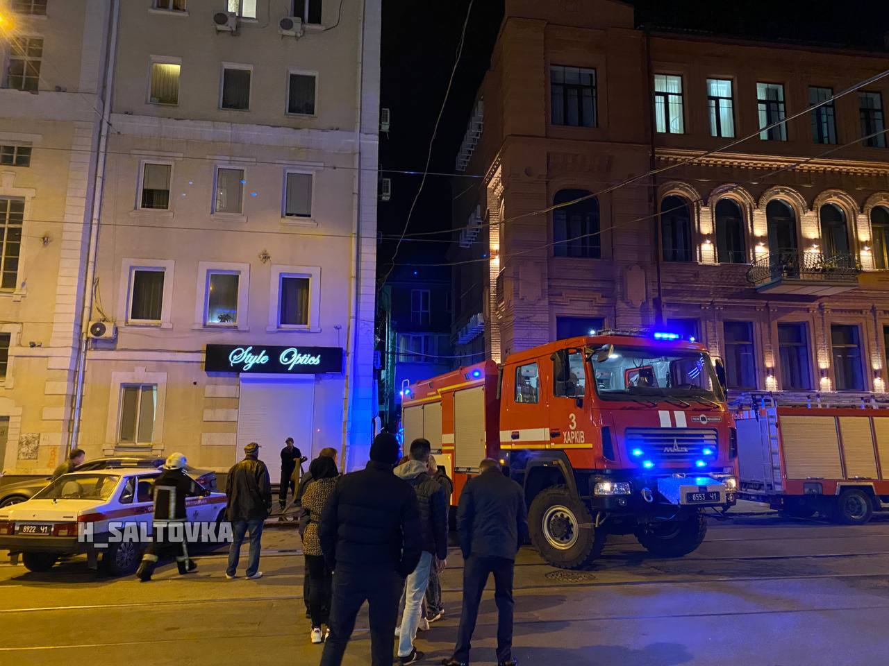 В центре Харькова горел чердак жилого дома: спасатели эвакуировали 10 человек
