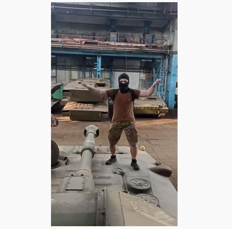 СБУ пообещала отреагировать на видео блогеров, которые снимали Tik-Tok на военной технике