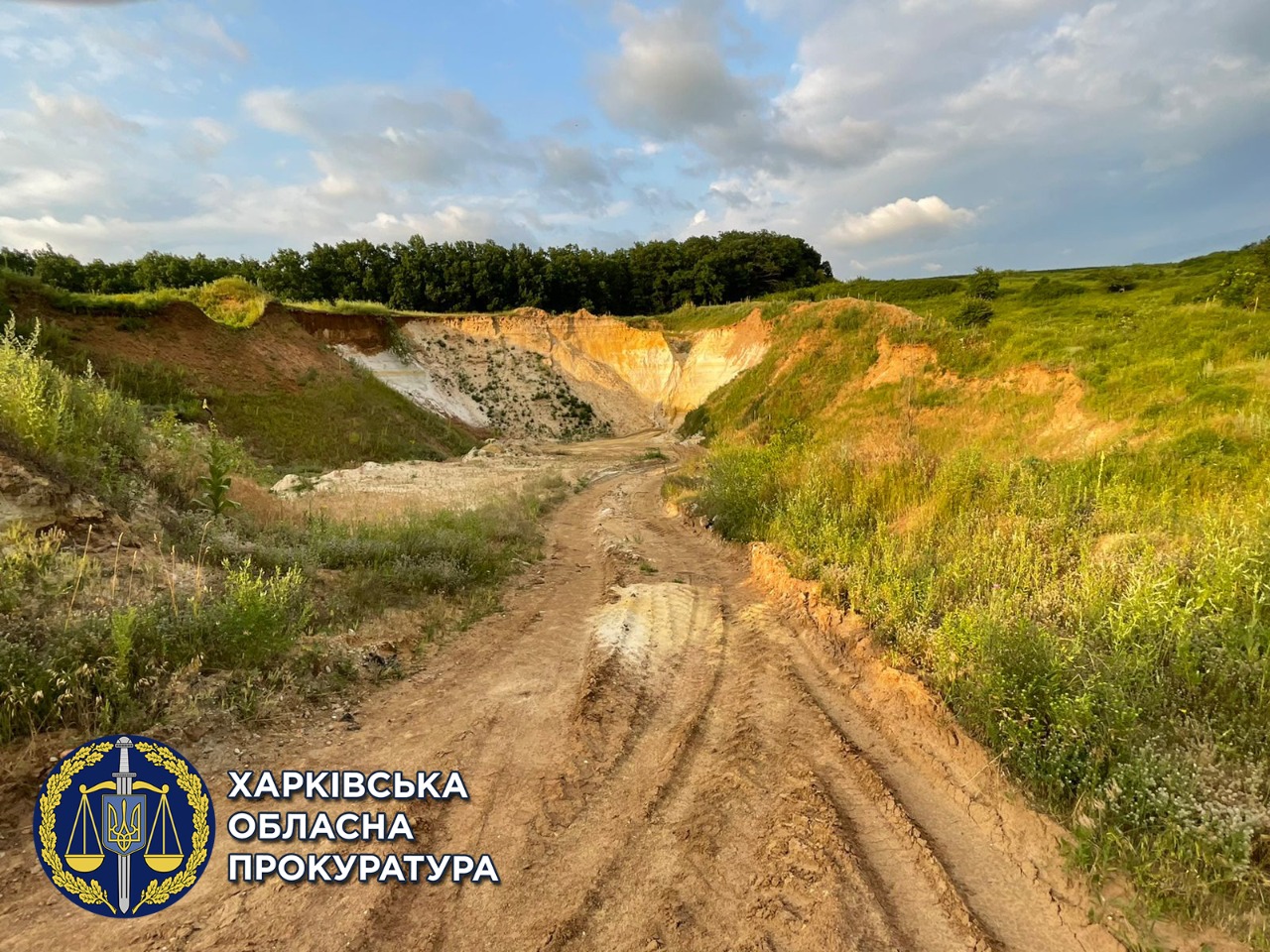 В Харьковской области прикрыли незаконный карьер