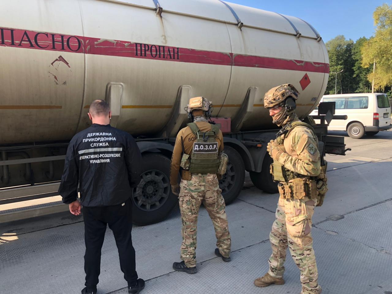 На Харьковщине правоохранители блокировали преступную схему незаконного обогащения на контрафактном топливе из России