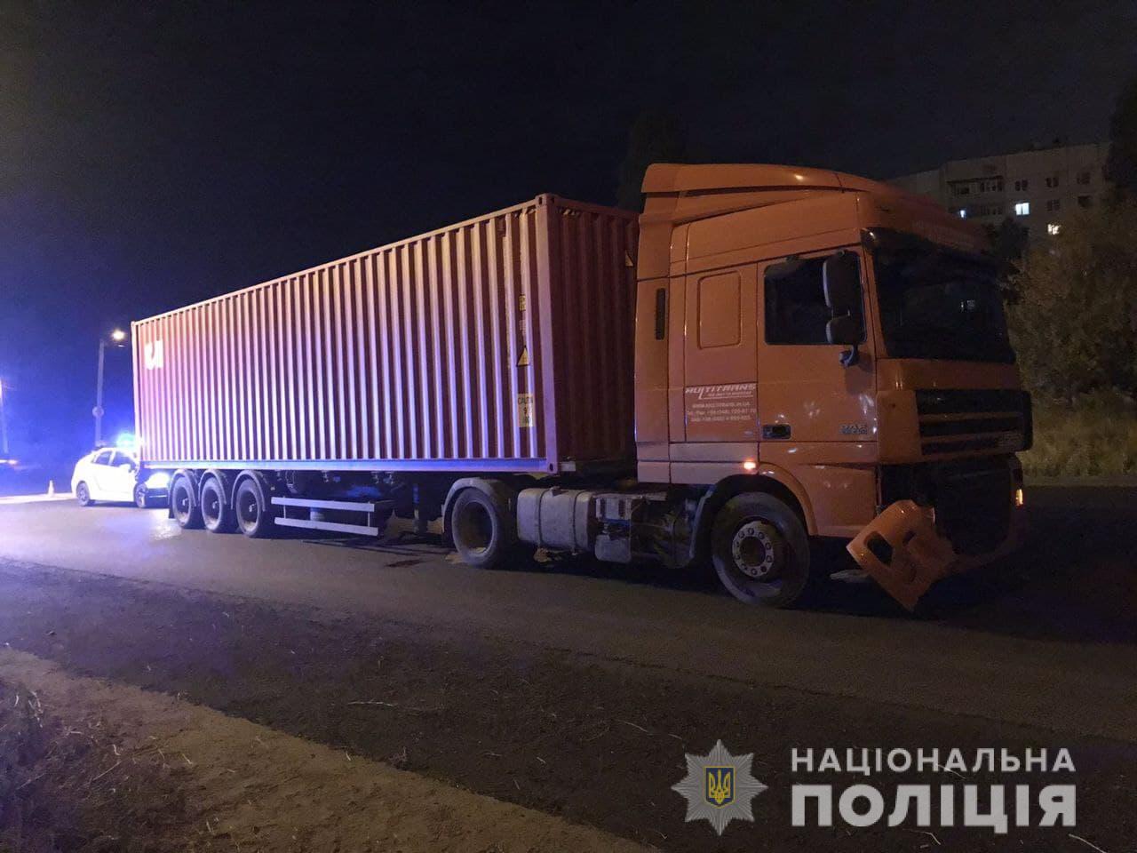 В Харькове один из подростков, который попал под колеса грузовика, умер в больнице