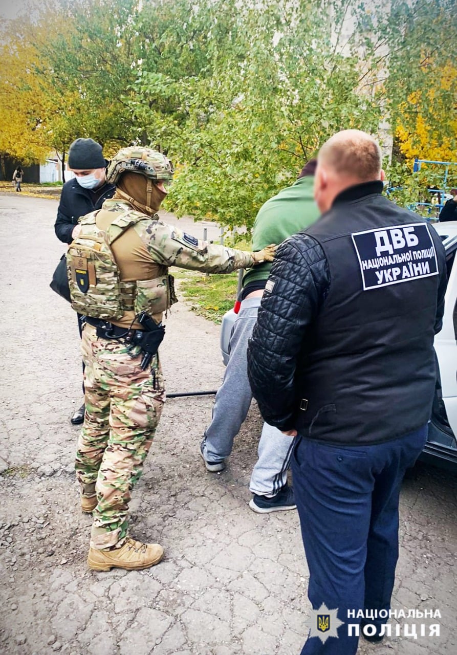 В Харькове на сбыте наркотиков задержан бывший сотрудник органов внутренних дел