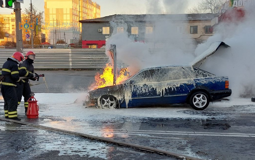 В Харьковской области во время движения загорелся автомобиль
