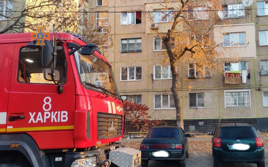 В Харькове во время ликвидации пожара в жилом доме спасатели спасли жизнь пяти его жителям