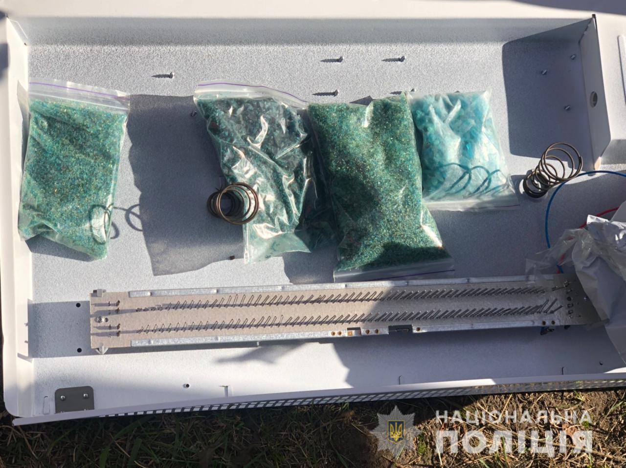 Под Харьковом задержали мужчину, который нес в корпусе обогревателя один килограмм наркотиков