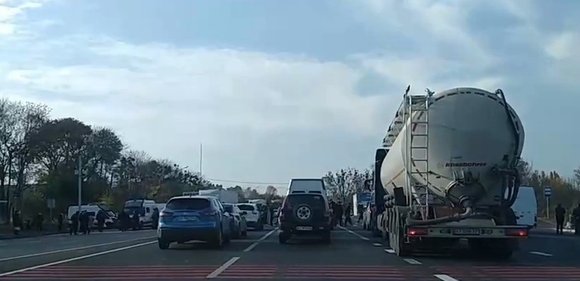 Жители села на Харьковщине второй день подряд перекрывают трассу из-за отключения газа