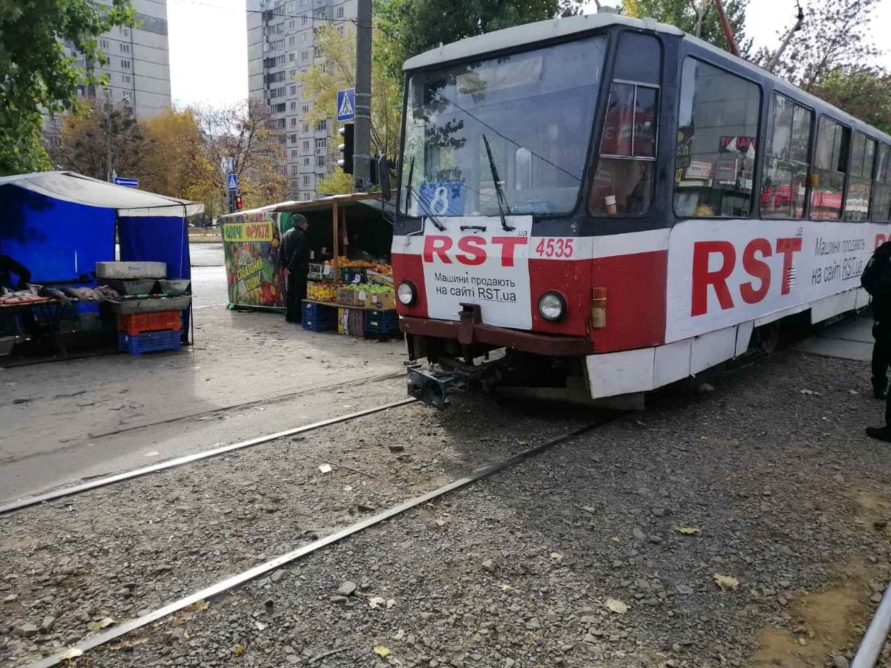 В Харькове трамвай сбил пенсионера: мужчина в больнице