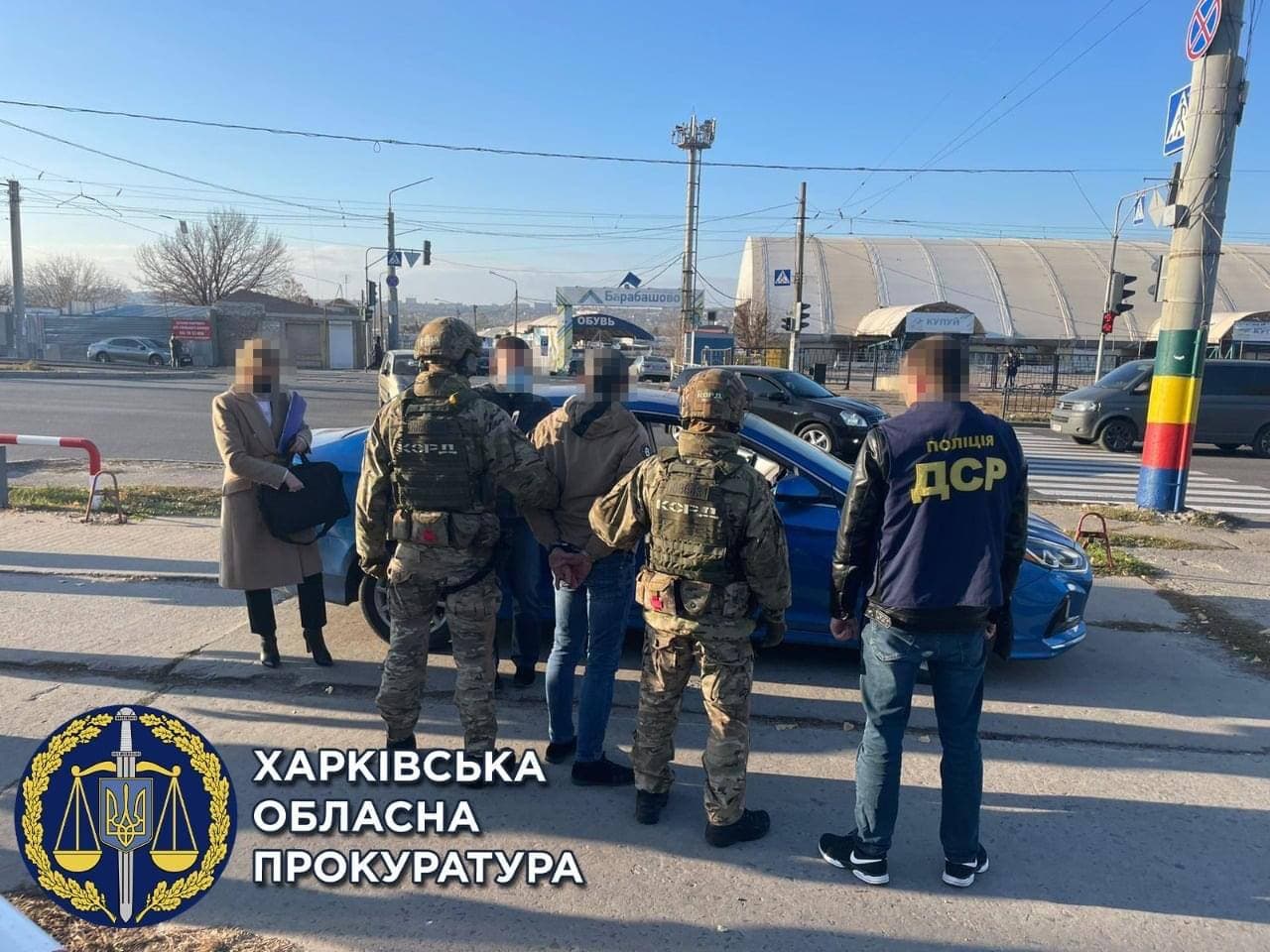 В Харькове СБУ обезвредила преступную группу, которая хотела “отжать” квартиру ветерана украинской спецслужбы (видео)