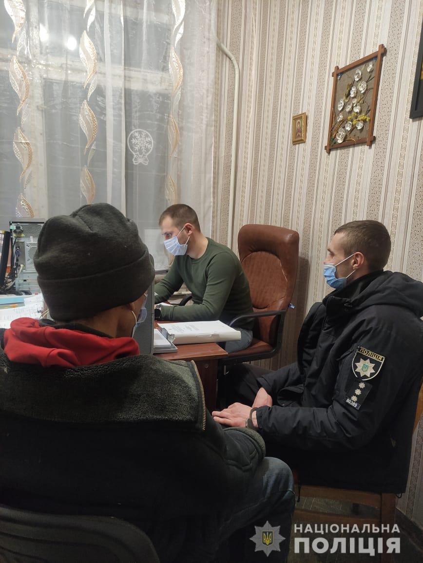 В Харьковской области рецидивист разбил окно авто и похитил деньги