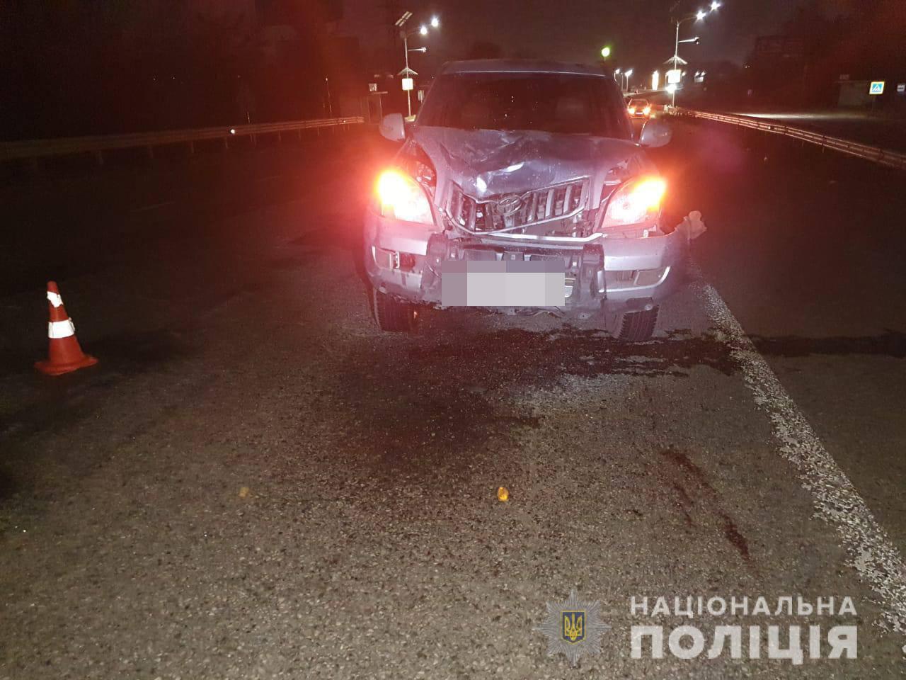 На Харьковщине под колесами автомобиля погиб парень