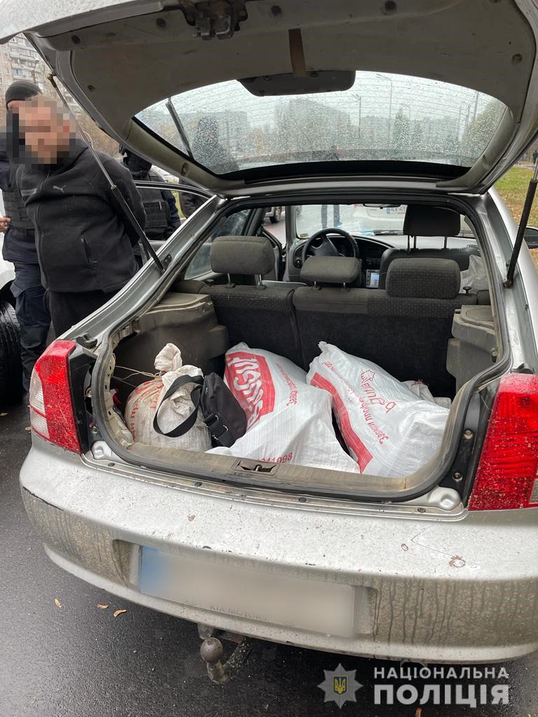 В Харькове задержали мужчину, который воровал лифтовое оборудование (видео)