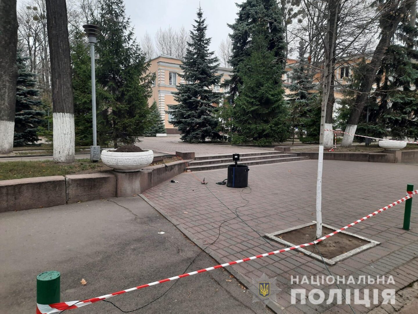 Полиция не обнаружила взрывчатых устройств и веществ в подозрительной сумке в центре Харькова