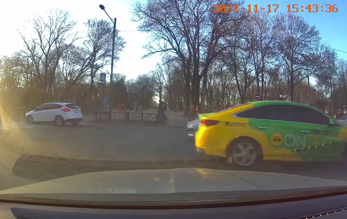 В центре Харькова на пешеходном переходе сбили ребенка (видео)