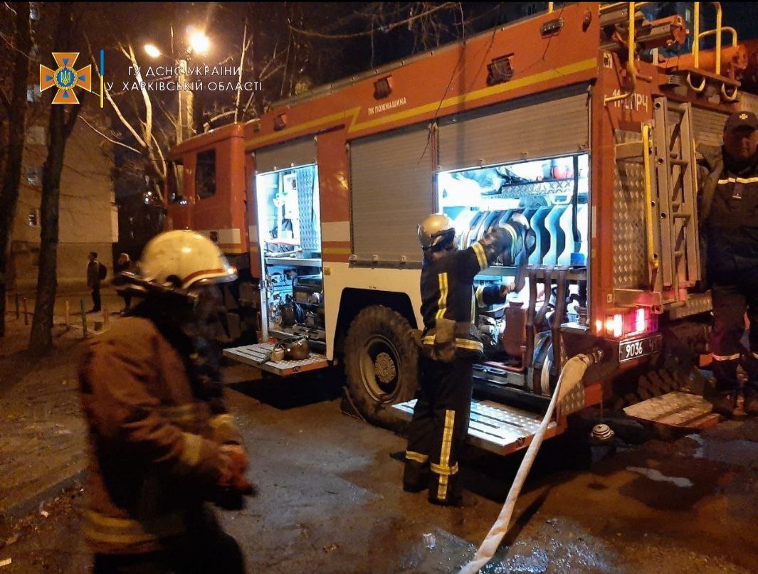 В Харькове из-за пожара в 9-этажном доме пожарные эвакуировали 15 человек