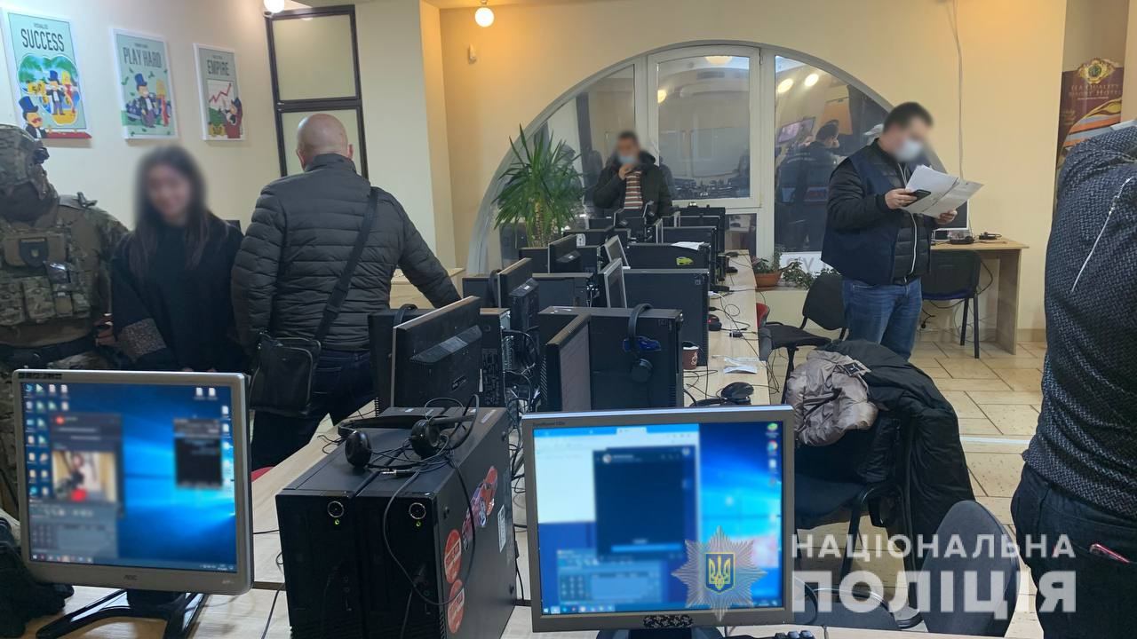 В Харькове правоохранители прекратили деятельность мошеннического "колл-центра"