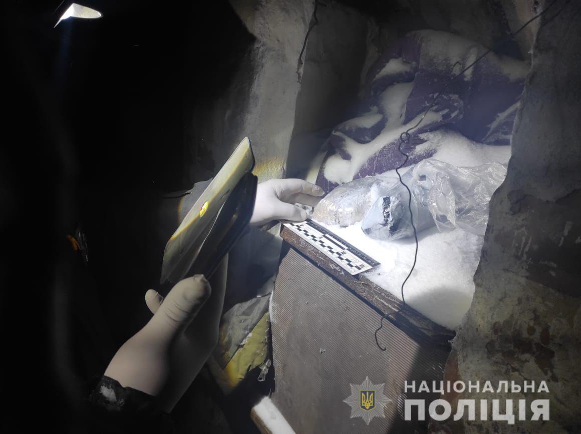 В Харьковской области разоблачили "Деда Мороза", который делал закладки с синтетическими наркотиками