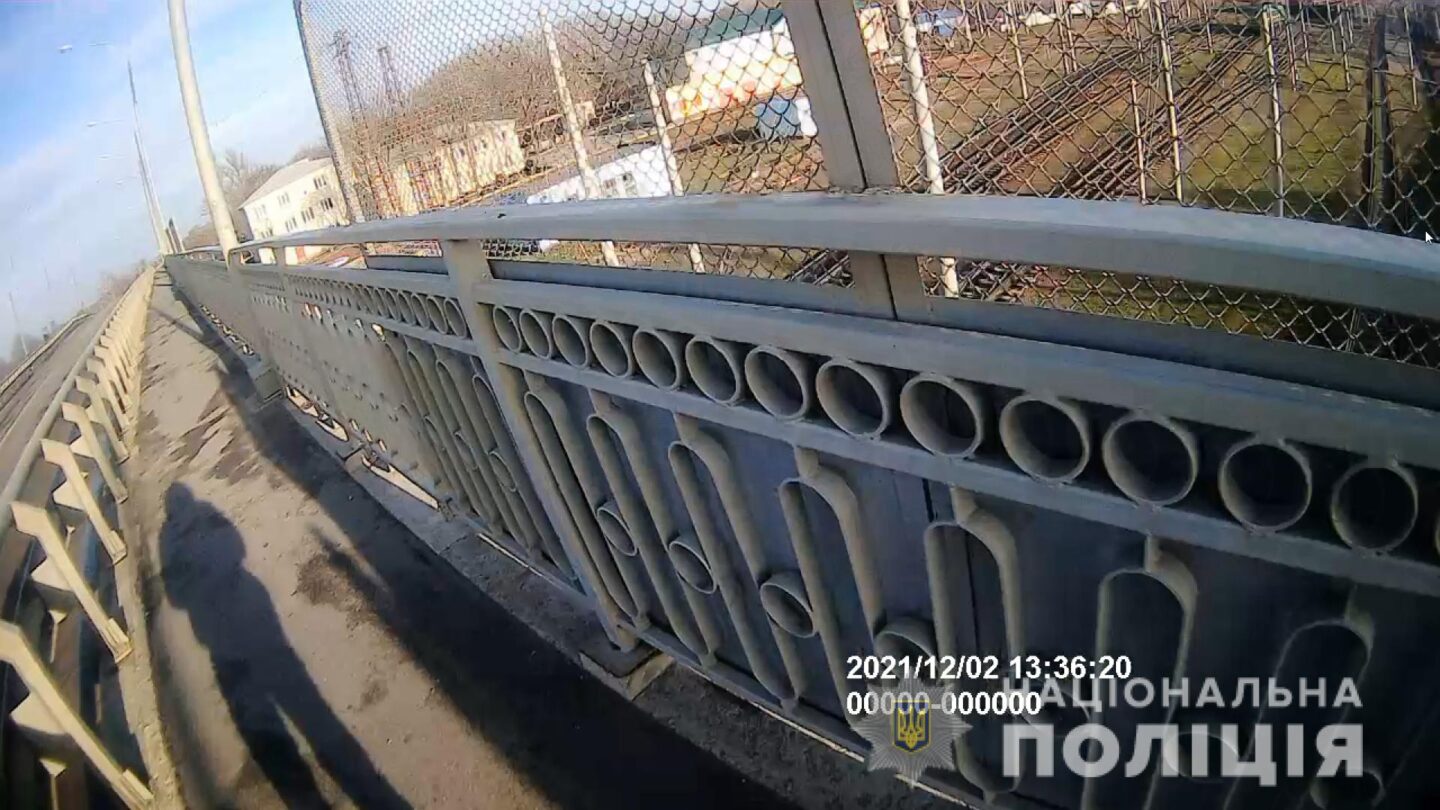 В Харьковской области пожилой мужчина пытался покончить жизнь самоубийством (видео)