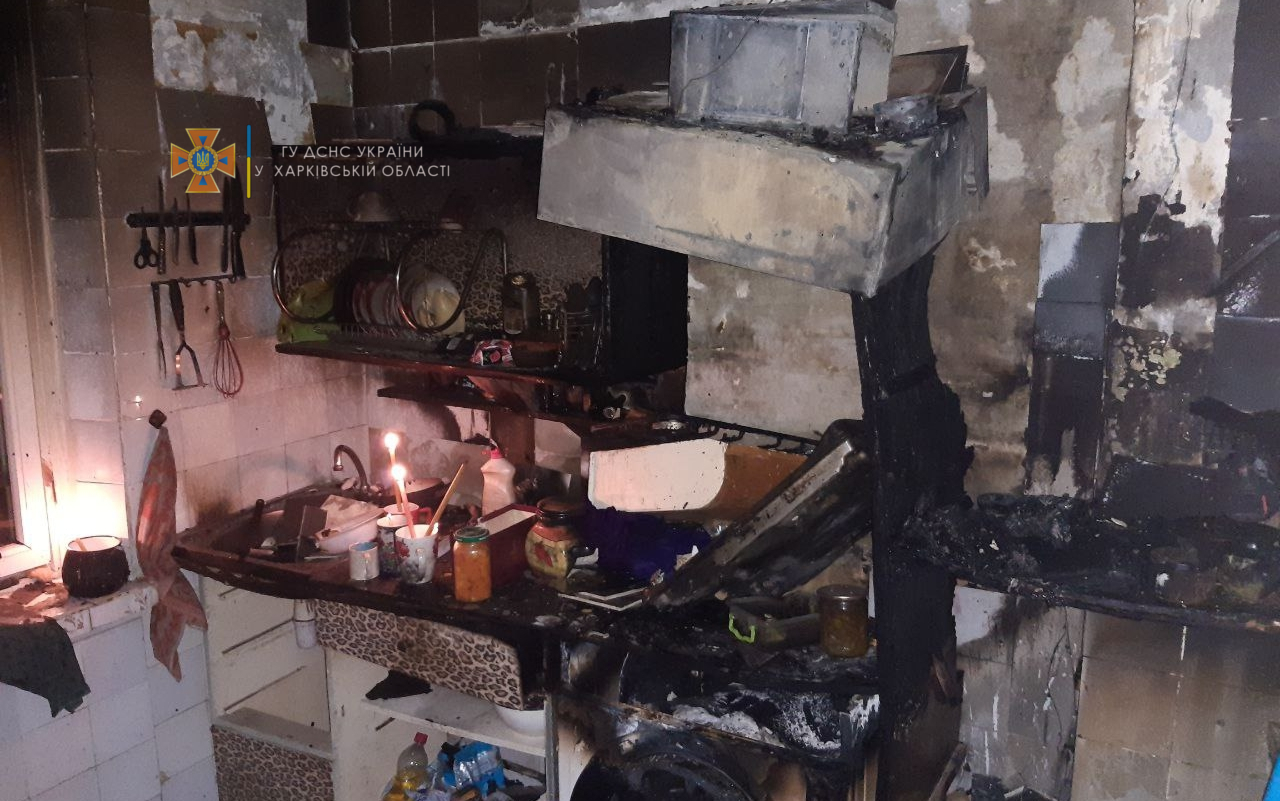 В Харькове во время ликвидации пожара в девятиэтажном жилом доме пожарные эвакуировали 10 человек